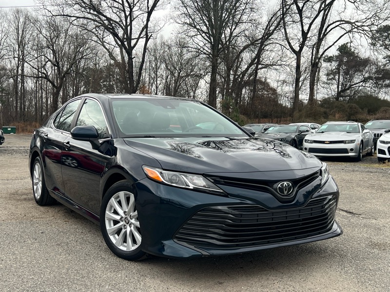 Toyota Camry LE Auto (Natl) 2020