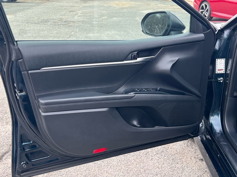 Toyota Camry LE Auto (Natl) 2020