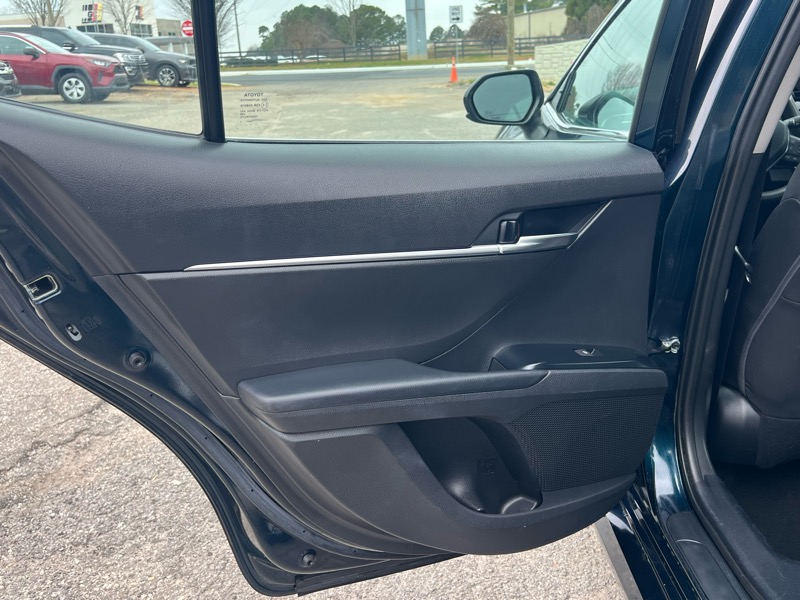 Toyota Camry LE Auto (Natl) 2020