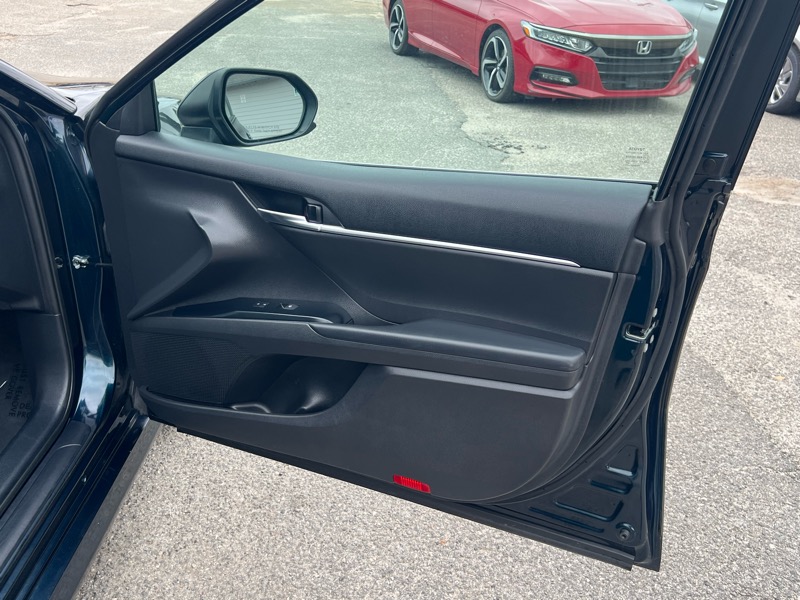 Toyota Camry LE Auto (Natl) 2020