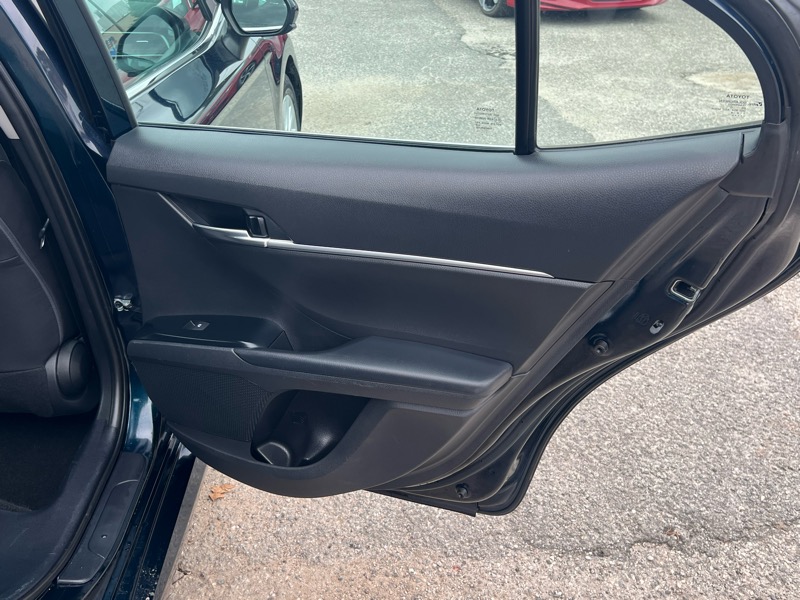 Toyota Camry LE Auto (Natl) 2020