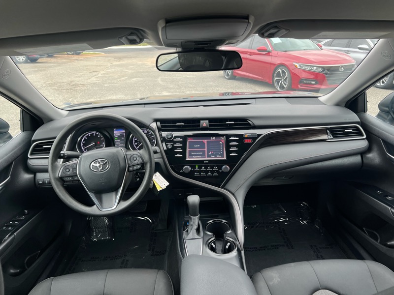 Toyota Camry LE Auto (Natl) 2020