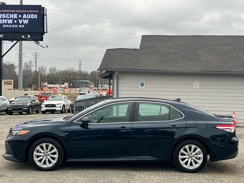 Toyota Camry LE Auto (Natl) 2020
