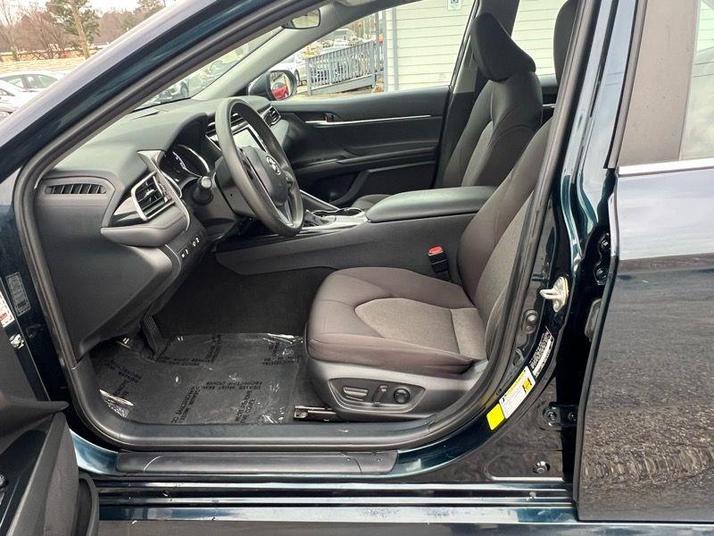 Toyota Camry LE Auto (Natl) 2020