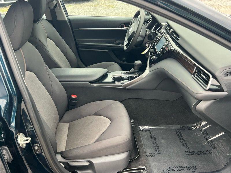 Toyota Camry LE Auto (Natl) 2020