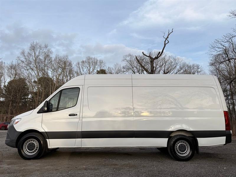 Mercedes-Benz Sprinter Cargo Van 2500 High Roof V6 170" RWD 2022