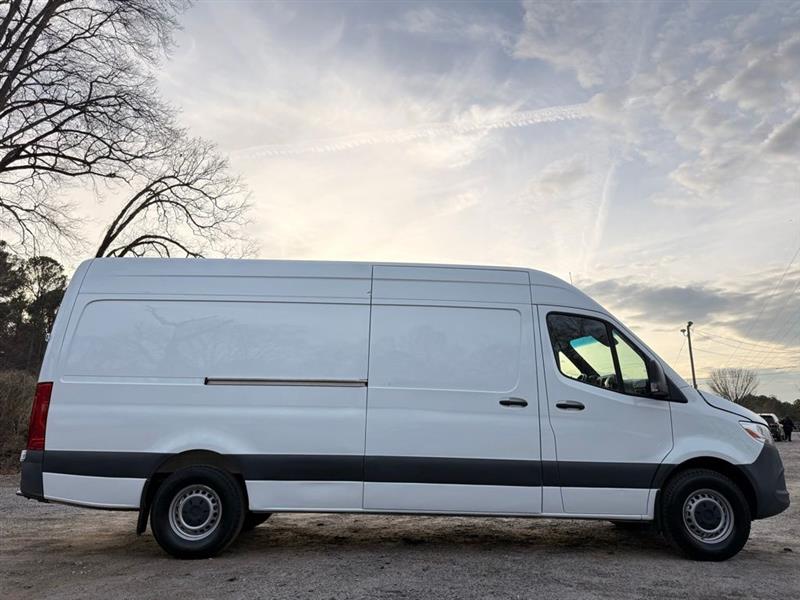 Mercedes-Benz Sprinter Cargo Van 2500 High Roof V6 170" RWD 2022