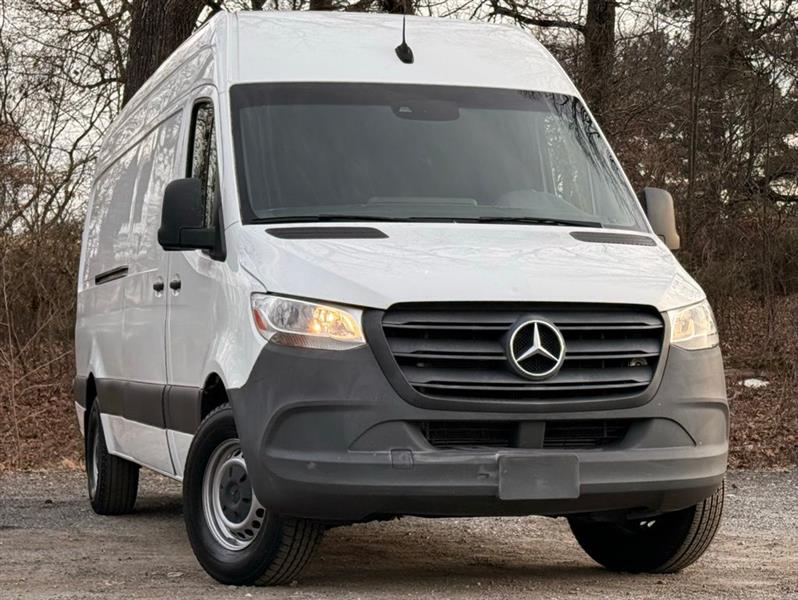 Mercedes-Benz Sprinter Cargo Van 2500 High Roof V6 170" RWD 2022