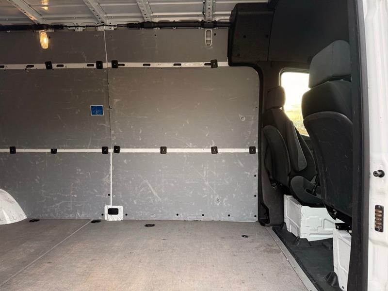 Mercedes-Benz Sprinter Cargo Van 2500 High Roof V6 170" RWD 2022