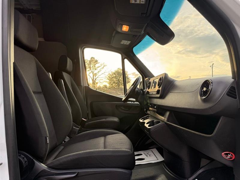 Mercedes-Benz Sprinter Cargo Van 2500 High Roof V6 170" RWD 2022