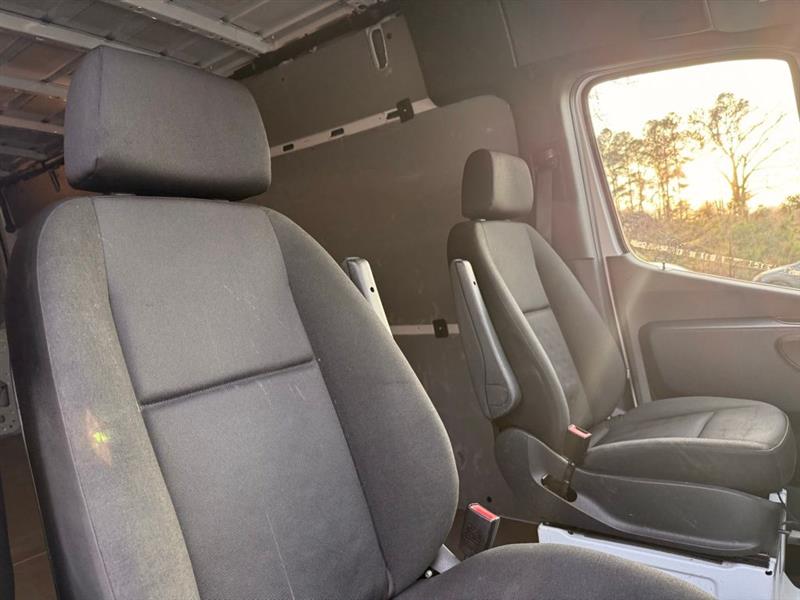 Mercedes-Benz Sprinter Cargo Van 2500 High Roof V6 170" RWD 2022