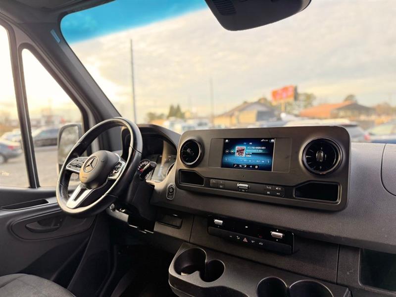 Mercedes-Benz Sprinter Cargo Van 2500 High Roof V6 170" RWD 2022