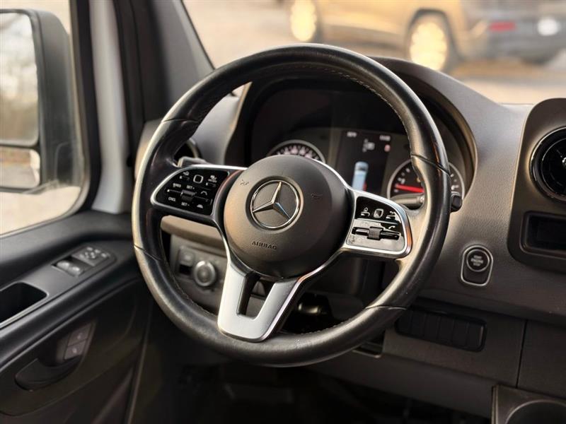 Mercedes-Benz Sprinter Cargo Van 2500 High Roof V6 170" RWD 2022