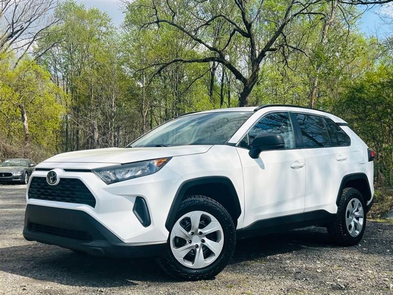 Toyota RAV4 LE FWD (Natl) 2020