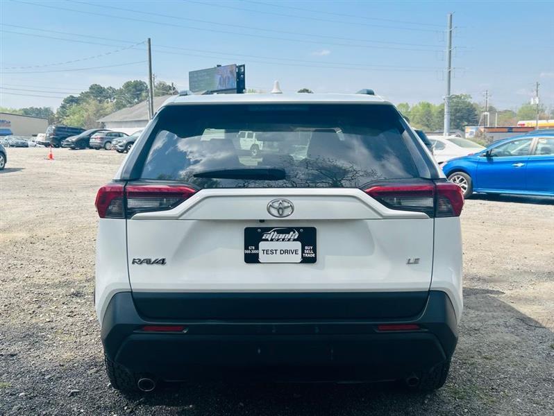 Toyota RAV4 LE FWD (Natl) 2020