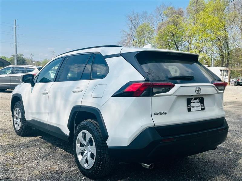 Toyota RAV4 LE FWD (Natl) 2020