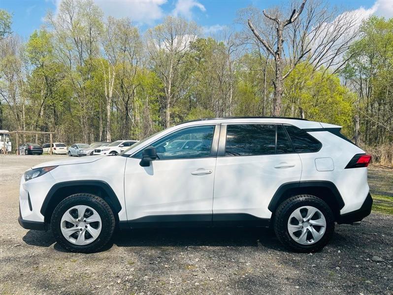 Toyota RAV4 LE FWD (Natl) 2020