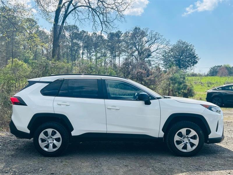 Toyota RAV4 LE FWD (Natl) 2020