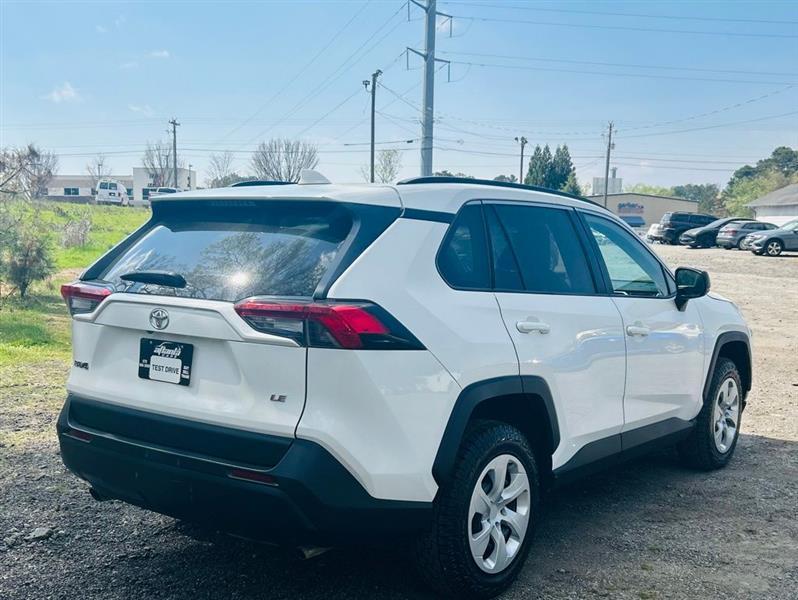 Toyota RAV4 LE FWD (Natl) 2020