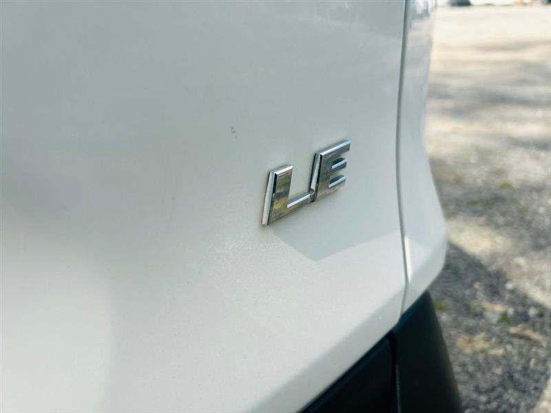 Toyota RAV4 LE FWD (Natl) 2020