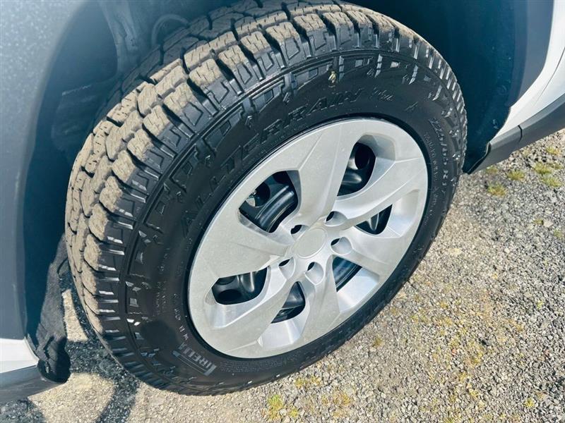 Toyota RAV4 LE FWD (Natl) 2020