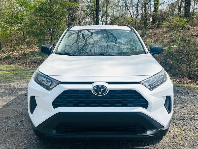 Toyota RAV4 LE FWD (Natl) 2020
