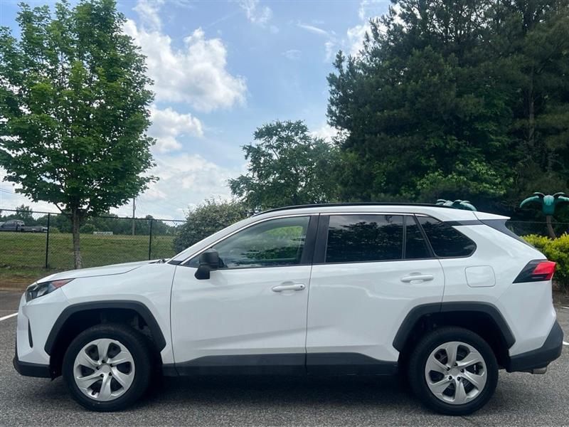 Toyota RAV4 LE FWD (Natl) 2020