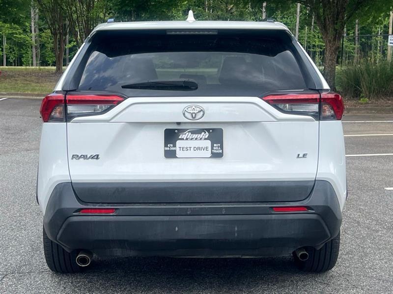 Toyota RAV4 LE FWD (Natl) 2020
