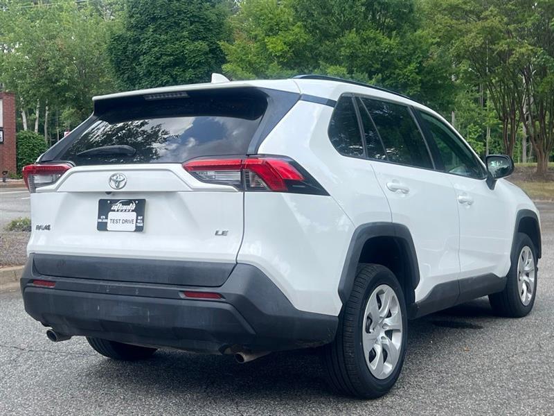 Toyota RAV4 LE FWD (Natl) 2020
