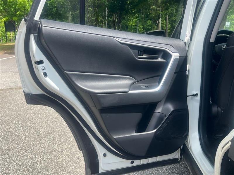 Toyota RAV4 LE FWD (Natl) 2020