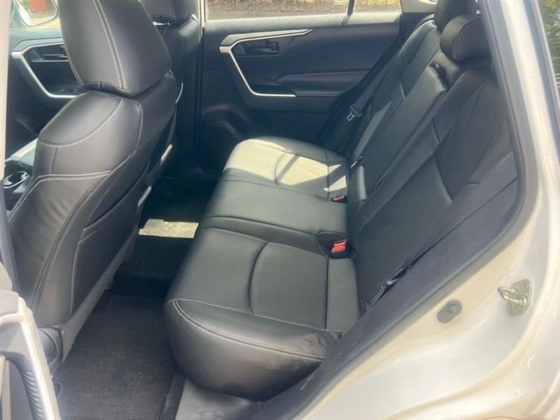 Toyota RAV4 LE FWD (Natl) 2020