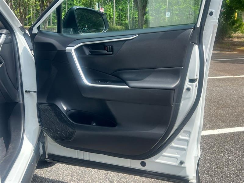 Toyota RAV4 LE FWD (Natl) 2020