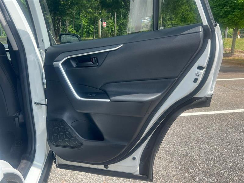 Toyota RAV4 LE FWD (Natl) 2020