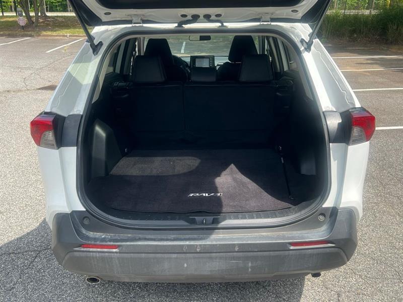 Toyota RAV4 LE FWD (Natl) 2020