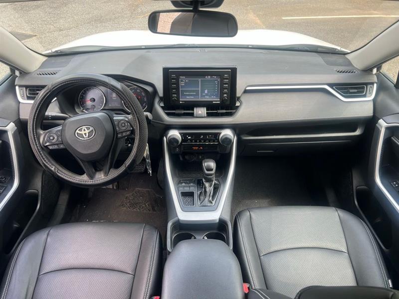 Toyota RAV4 LE FWD (Natl) 2020