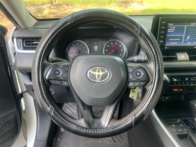 Toyota RAV4 LE FWD (Natl) 2020