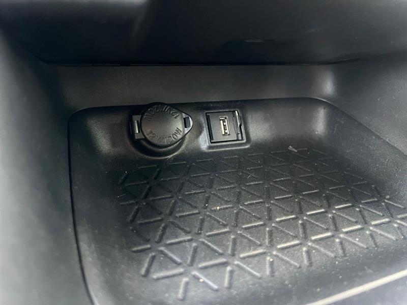 Toyota RAV4 LE FWD (Natl) 2020