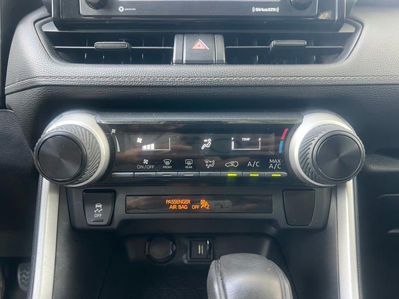 Toyota RAV4 LE FWD (Natl) 2020