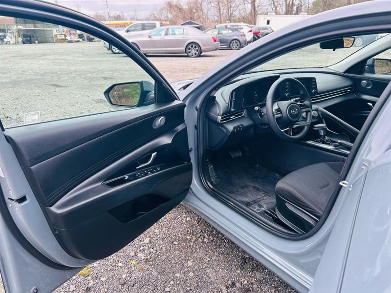 Hyundai Elantra SE IVT 2021