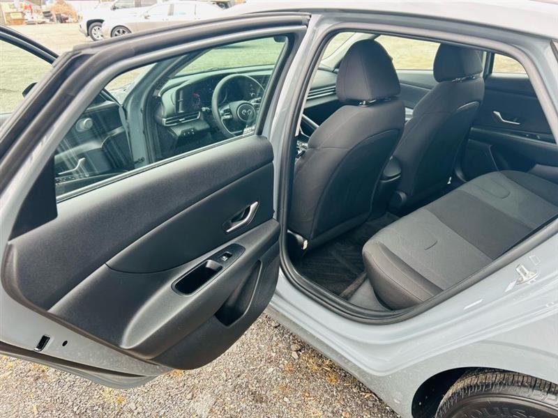 Hyundai Elantra SE IVT 2021