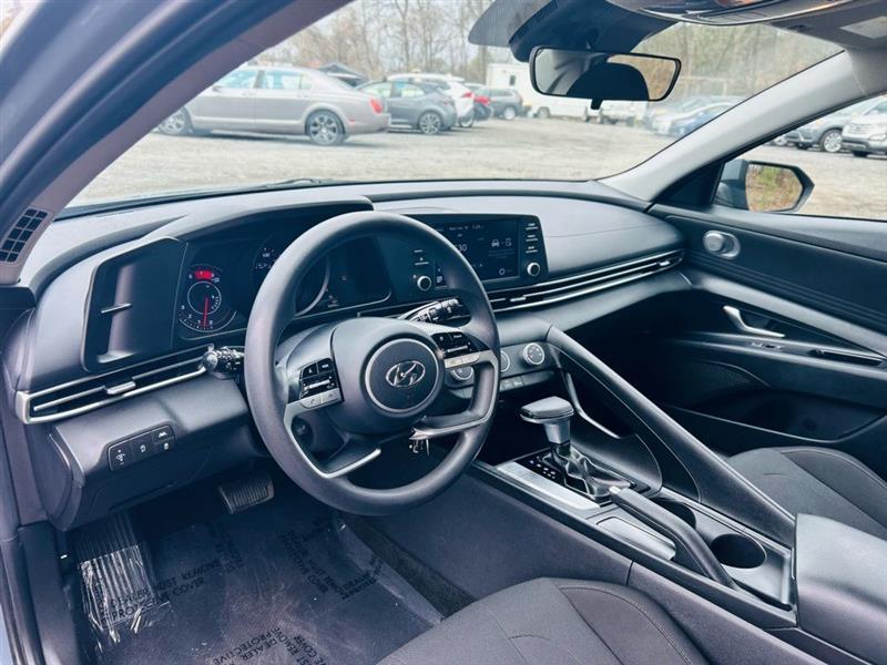 Hyundai Elantra SE IVT 2021