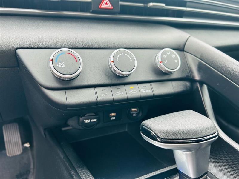 Hyundai Elantra SE IVT 2021