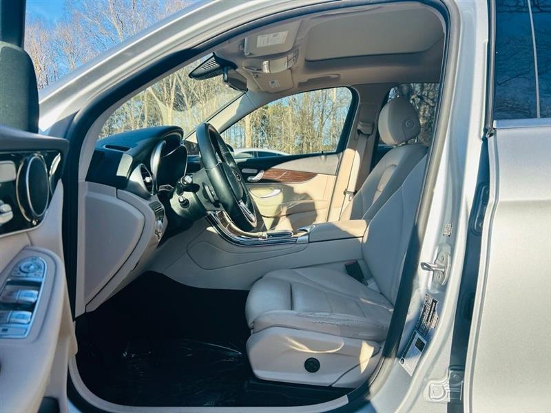 Mercedes-Benz GLC GLC 300 SUV 2021