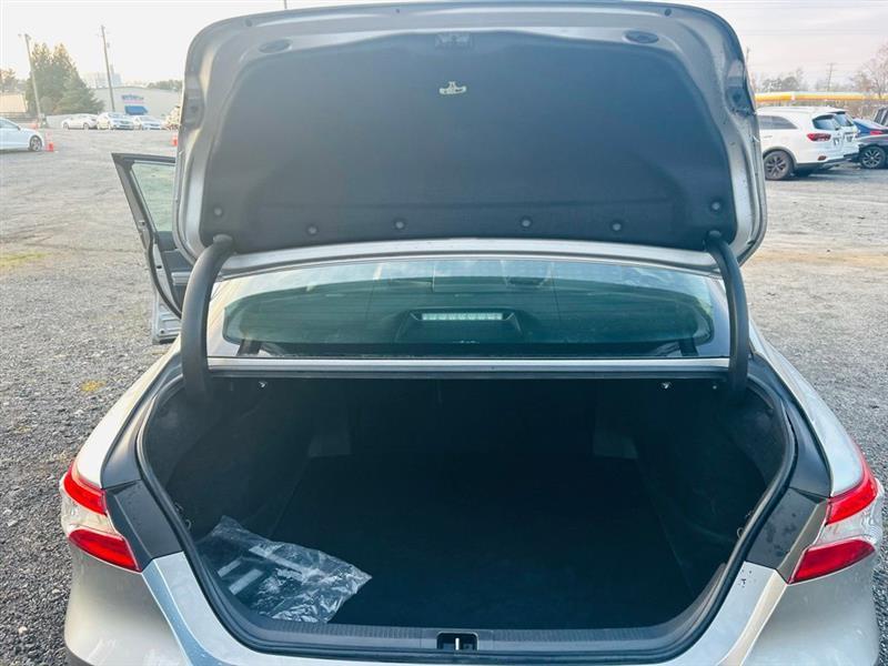 Toyota Camry LE Auto (Natl) 2019