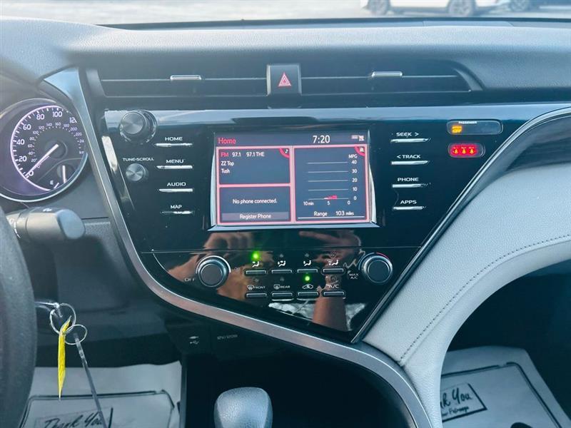 Toyota Camry LE Auto (Natl) 2019