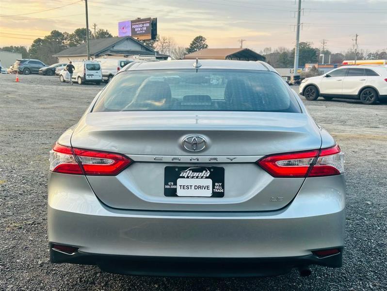Toyota Camry LE Auto (Natl) 2019