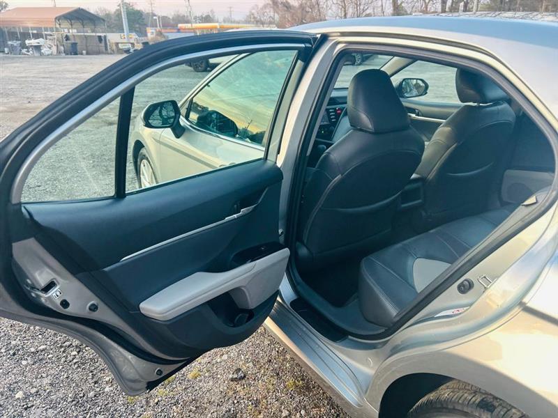 Toyota Camry LE Auto (Natl) 2019