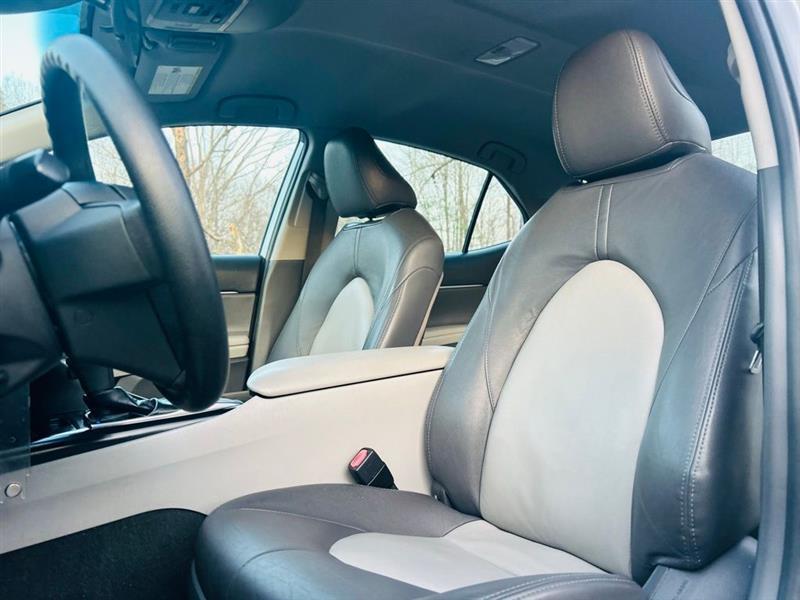 Toyota Camry LE Auto (Natl) 2019