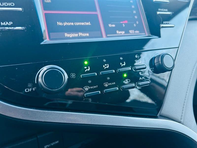 Toyota Camry LE Auto (Natl) 2019