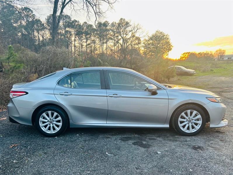 Toyota Camry LE Auto (Natl) 2019